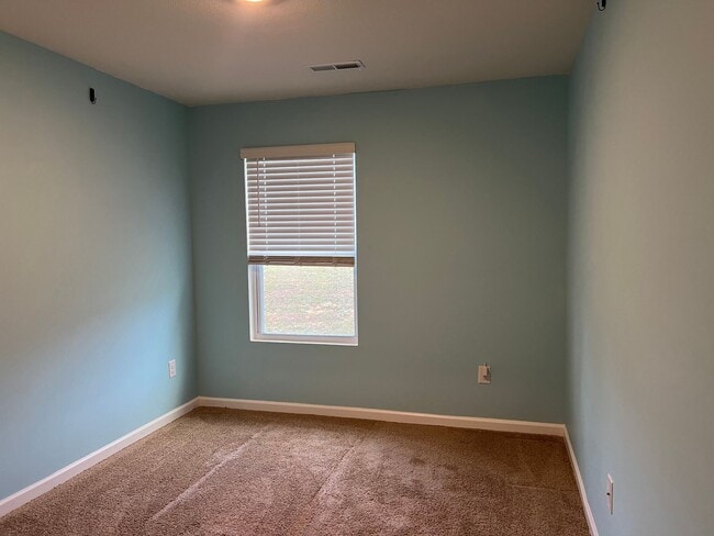 Building Photo - Beautiful Condo located in North Johnson City
