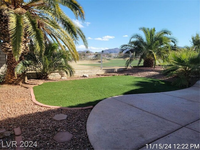 Building Photo - WELCOME HOME -- STUNNING GREEN VALLEY RANC...