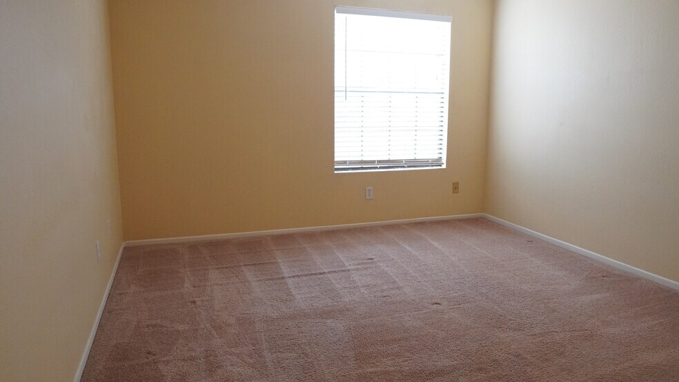 Spacious bedroom 1 - 10343 Azuaga Street