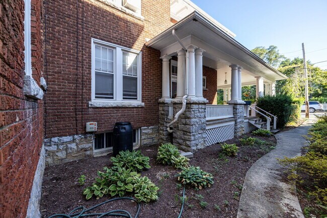 Building Photo - Stylish Downtown Apartment with a Private Oasis and Pool Retreat!