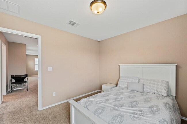 Building Photo - 1501 Arial Dr