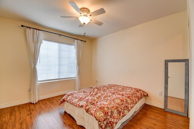 Building Photo - Serene Summerlin Condo Must See