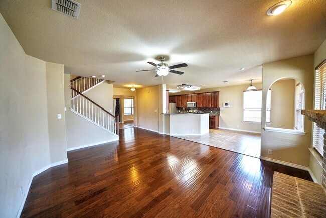 Building Photo - Gorgeous 5-Bedroom, 3.5-Bathroom Home Near...