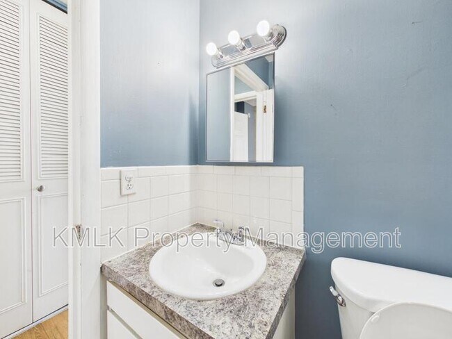 Building Photo - 22 W York St