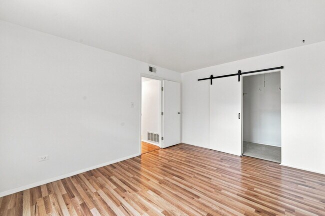 Building Photo - 6109 Knoll Wood Rd