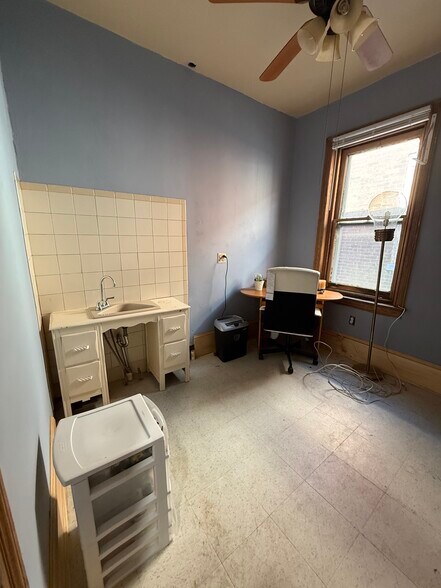 Building Photo - 1236 N Redfield St