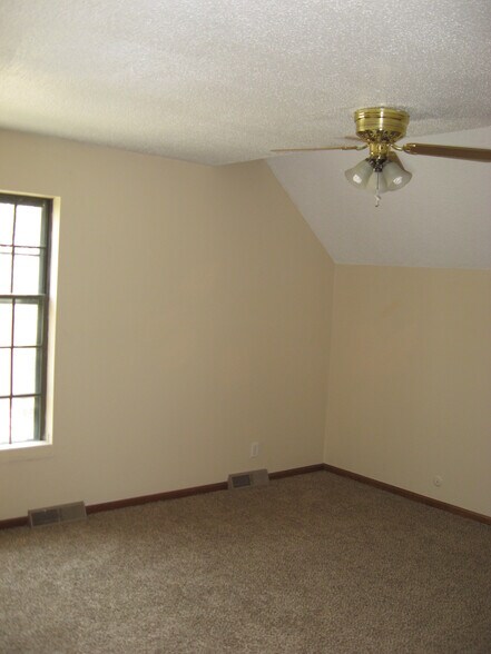 Building Photo - 1322 W 24th St S