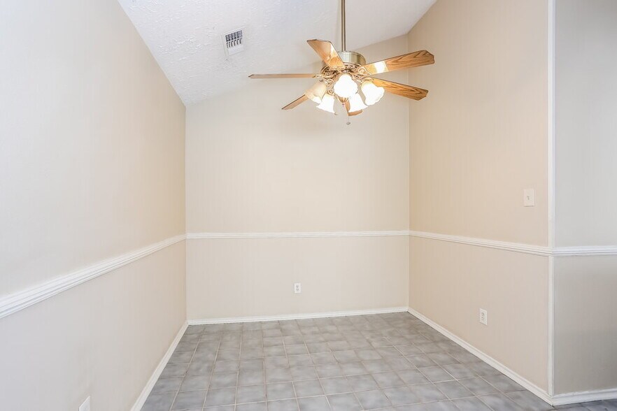 Building Photo - 11 Crestbriar Ct