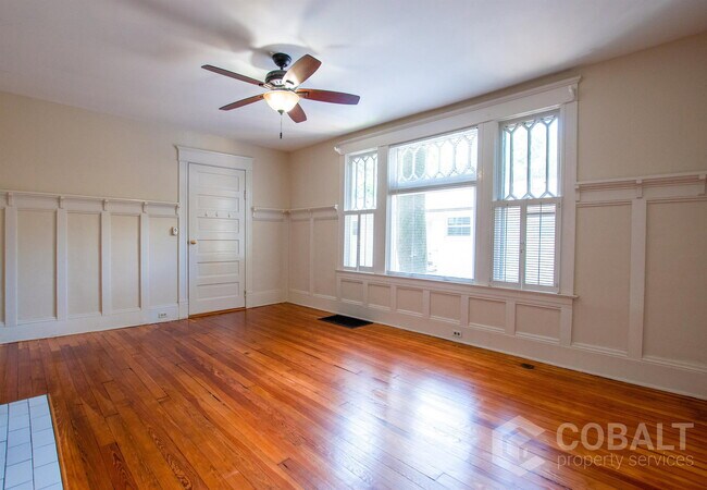 Building Photo - 856 Monroe Dr NE