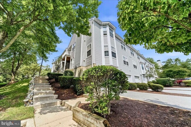 Building Photo - 347 Huntington Ct