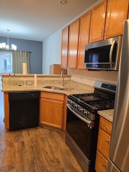 Building Photo - 549 S Jade Ln