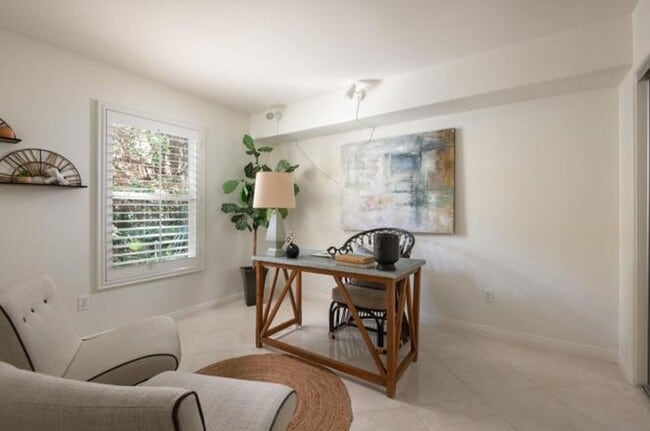 Building Photo - Spacious 4BR/4BA Tri-Level Coastal Townhome | 2 Car Garage | Washer & Dryer | Point Loma