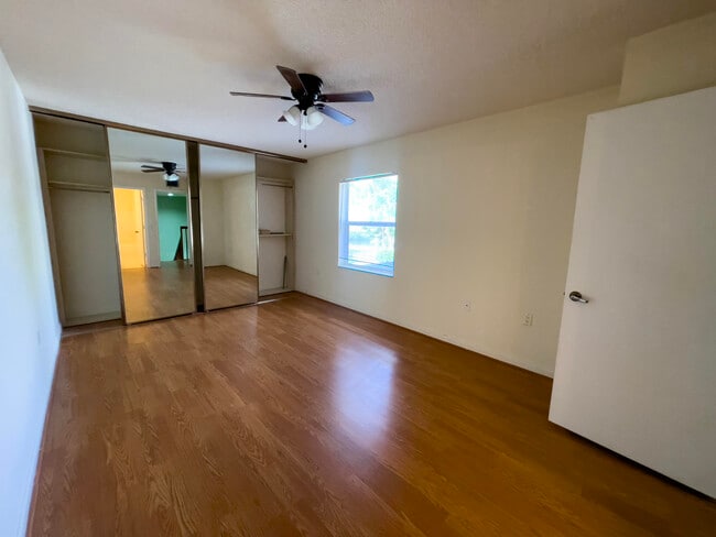 Building Photo - 27 Clinton Ct