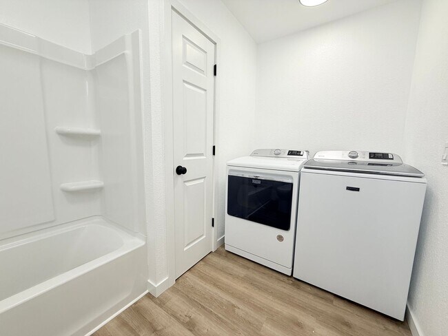 Building Photo - 1717 Aliak Dr