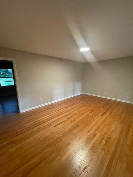 Formal living room - 2112 Kilburn Rd