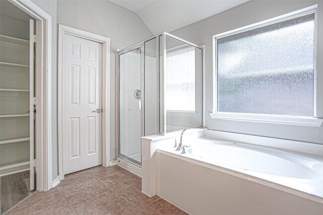 Building Photo - 43 W Spindle Tree Cir