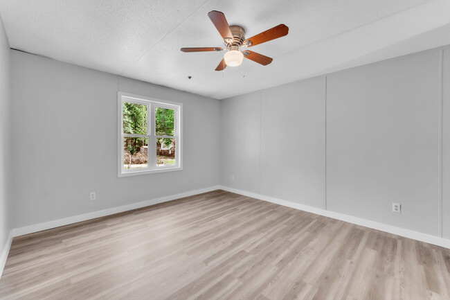 Building Photo - 92 Dryden Ave