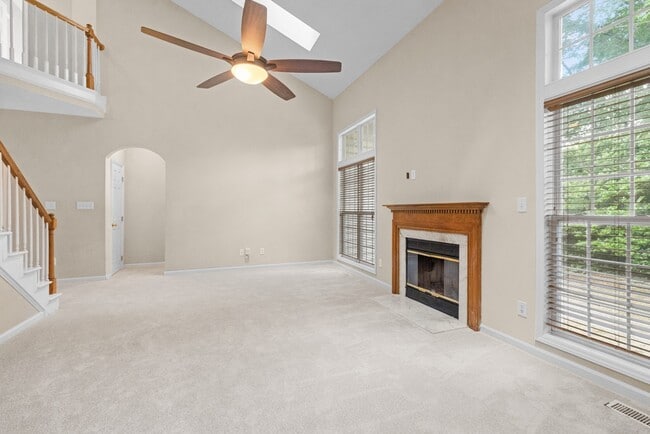 Building Photo - 108 Castlebury Creek Ct