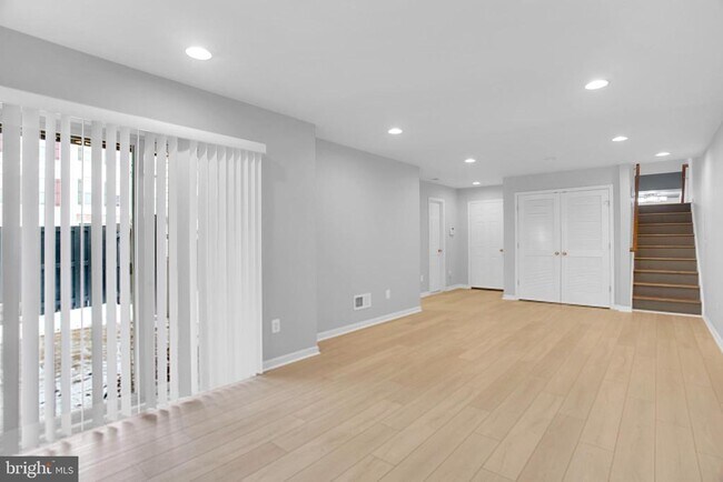Building Photo - 42598 Chisholm Dr