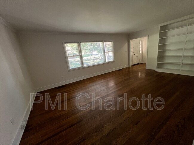 Building Photo - 128 Woodlynn Dr