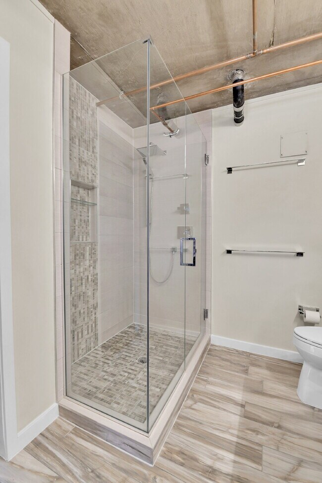 Building Photo - $3,100 - 2 Bed, 2 Bath Lofted Condo in Den...