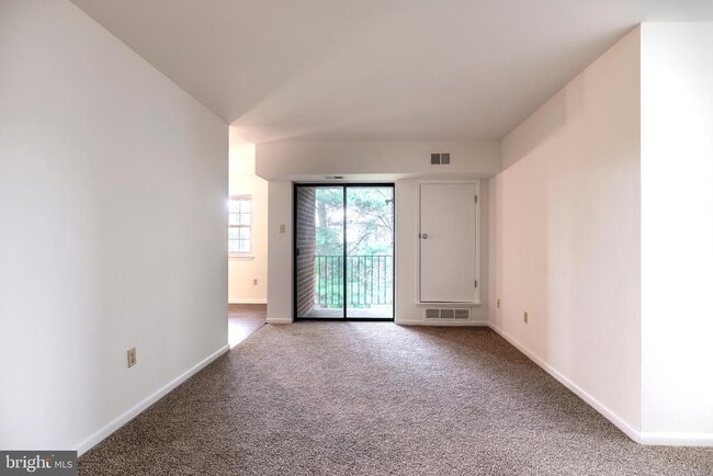 Building Photo - 3324 Valley Dr