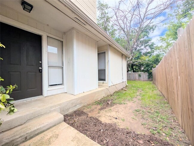 Building Photo - 2018 Redwing Way