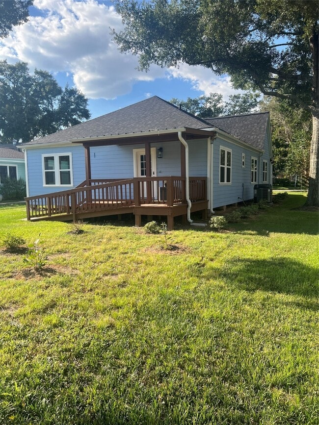 Building Photo - 803 Austin St
