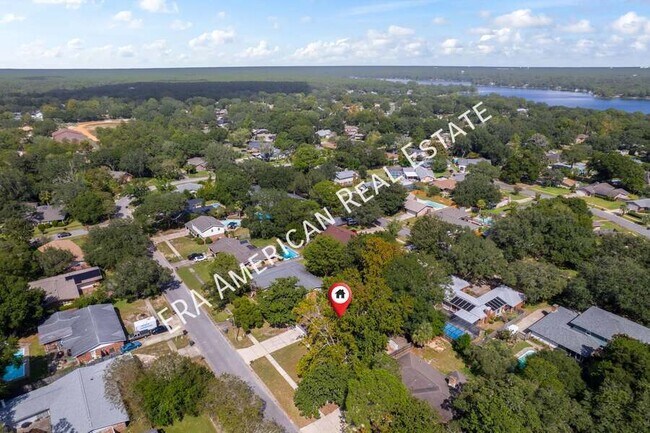 Building Photo - 614 Merioneth Dr NE