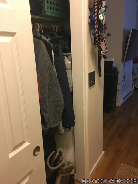 Building Photo - 506 E Broadway