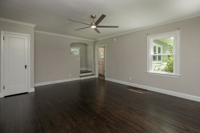 Building Photo - Renovated Beautiful Single Family House