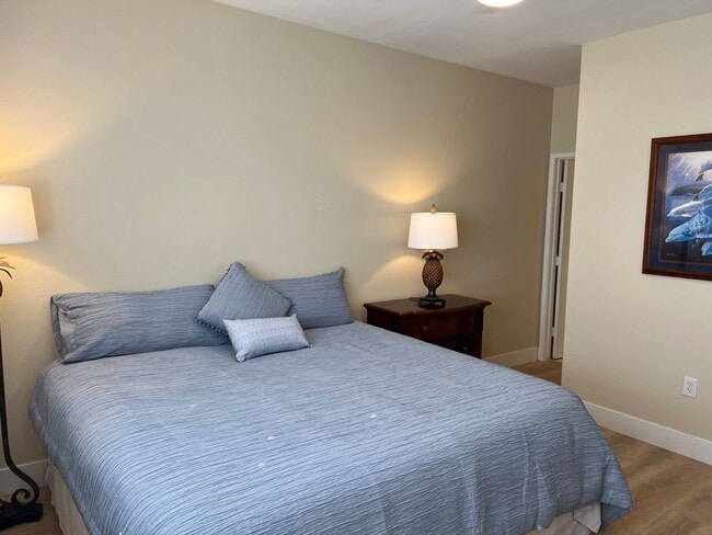 Building Photo - Fully Furnished & remodeled, ground floor,...