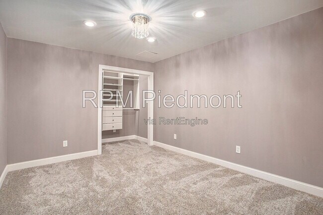 Building Photo - 630 Pine Point Trce