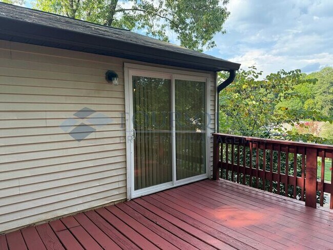 Building Photo - Cozy 4-Bed / 2-Bath Home with Main-Level Bedrooms, Large Backyard & Corner Lot , Near Shelley Lake