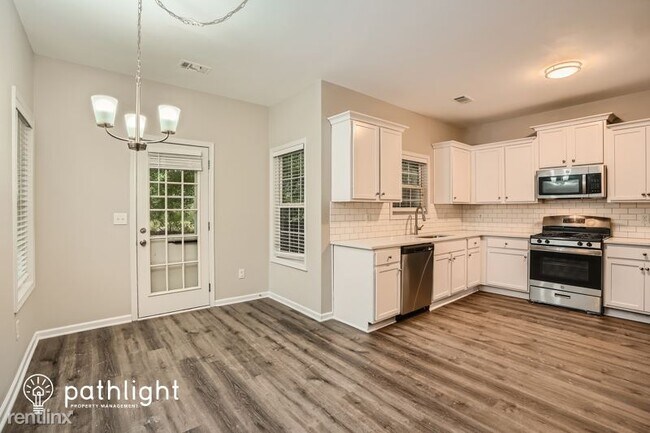 Building Photo - 4 br, 2.5 bath House - 912 Lakeside Ct UNIT