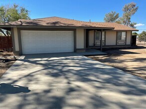 Building Photo - Hesperia-Refurbished- 3 Bedrooms, 2 Bathrooms + Den or Office, Large Property