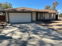 Building Photo - Hesperia-Refurbished- 3 Bedrooms, 2 Bathro...