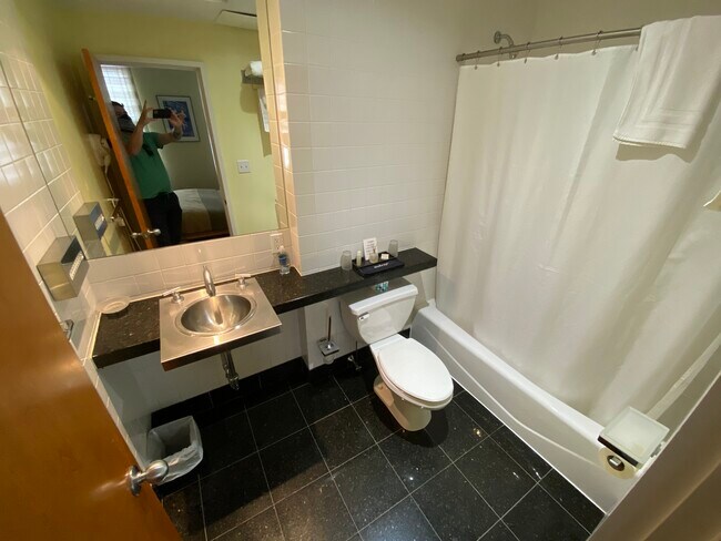 Building Photo - 116 W Newton St