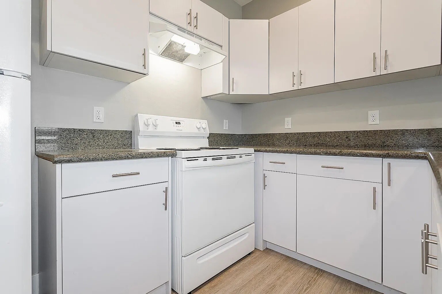 Building Photo - 1681 S Dandelion St