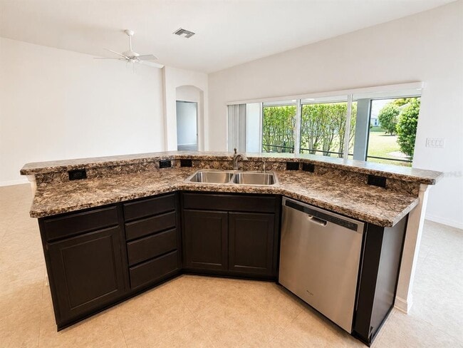 Building Photo - 3942 Zenith Lp
