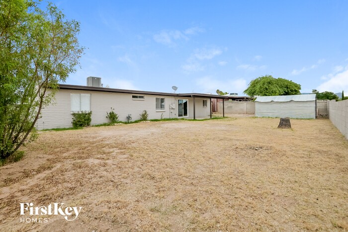 Building Photo - 7322 E Lakeside Dr