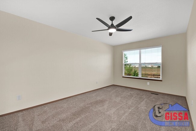 Building Photo - Beautiful home with 4 BR, 3.5 BA, 2 CAR wi...