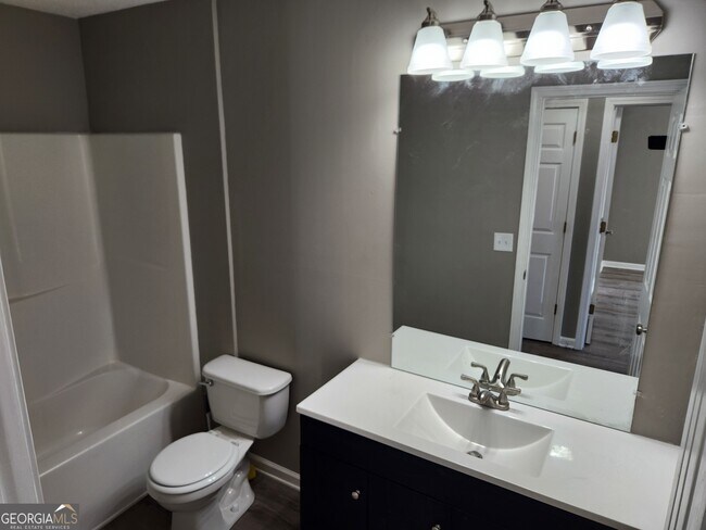 Building Photo - 75 Klassing St SW