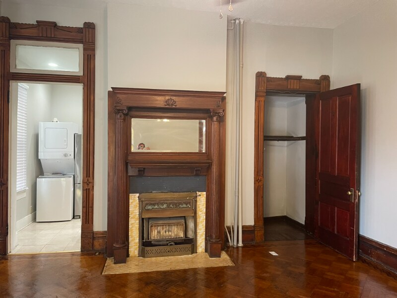 Building Photo - 65 Smith Pl