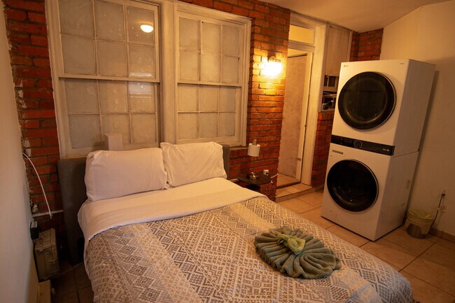 Building Photo - 1514 16th St SE