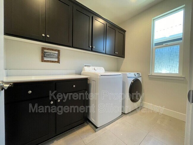 Building Photo - 1020 Skybo Ct