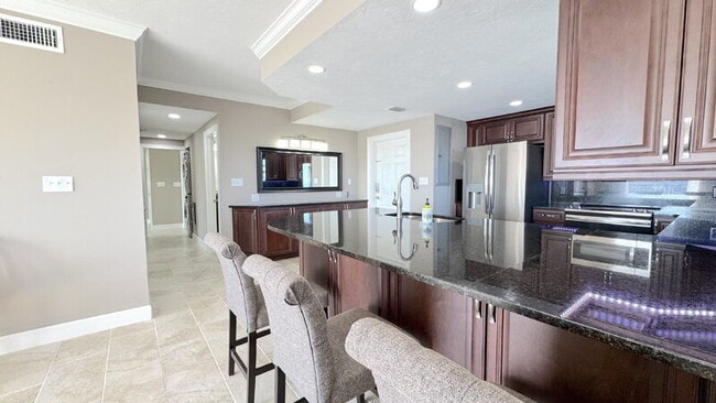 Building Photo - 404 S Beach St