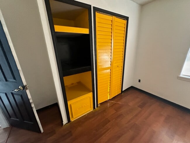 Building Photo - 6565 Arancio Dr W