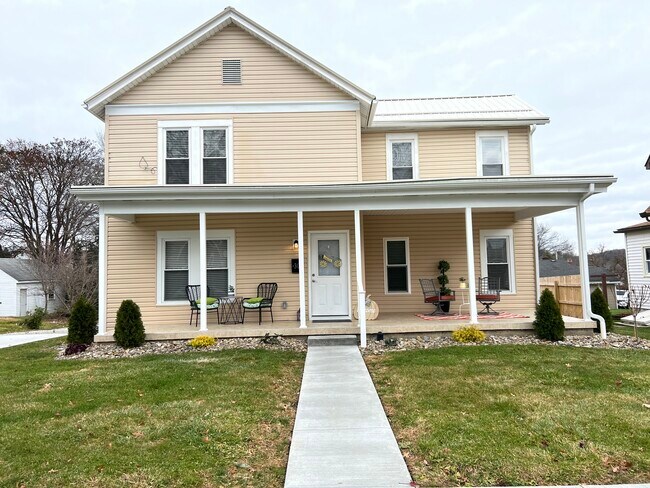 Primary Photo - 30 Vincennes Ave