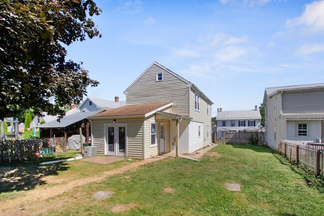 Building Photo - Coming Soon- Charming 2 Bedroom, 1.5 Bath ...